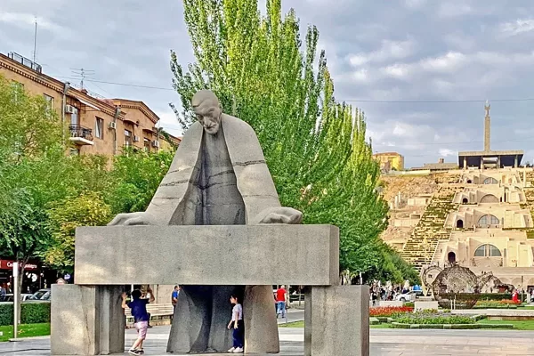 Ալեքսանդր Թամանյանի հուշարձանը